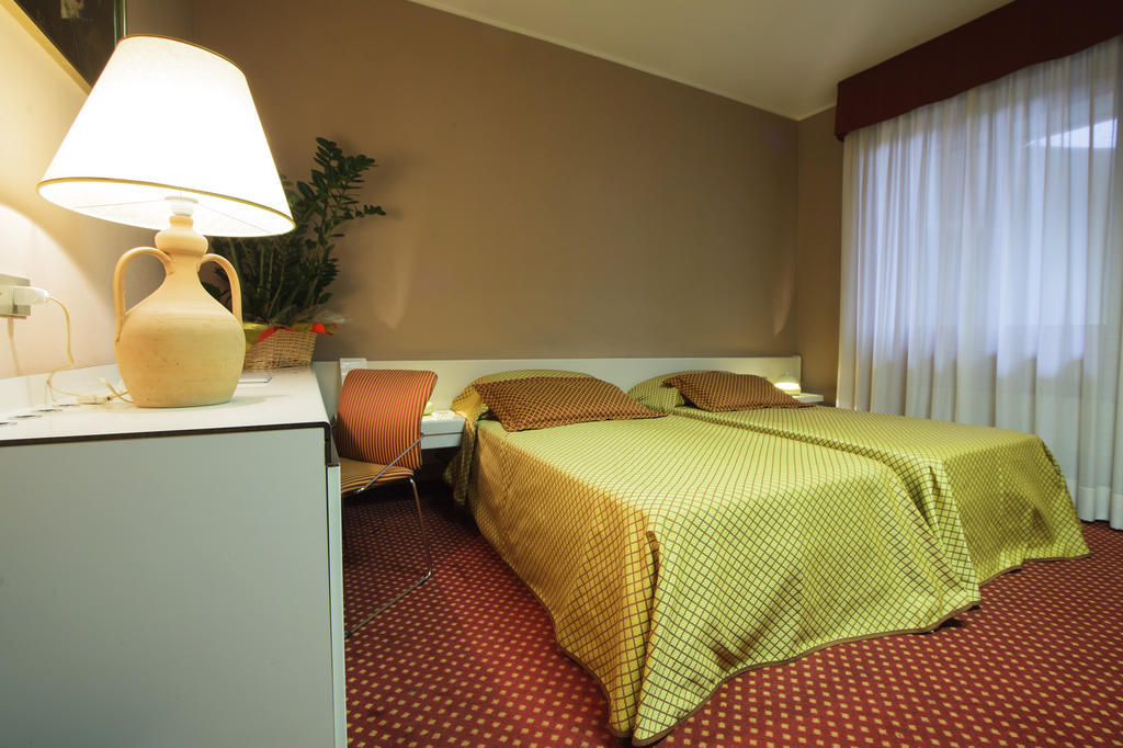 Hotel I Diamanti Garlasco Room photo