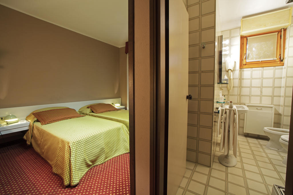Hotel I Diamanti Garlasco Room photo